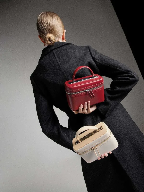 ari_boxy_shoulder_bag_3.webp Ari Boxy Shoulder Bag<PEDRO Store