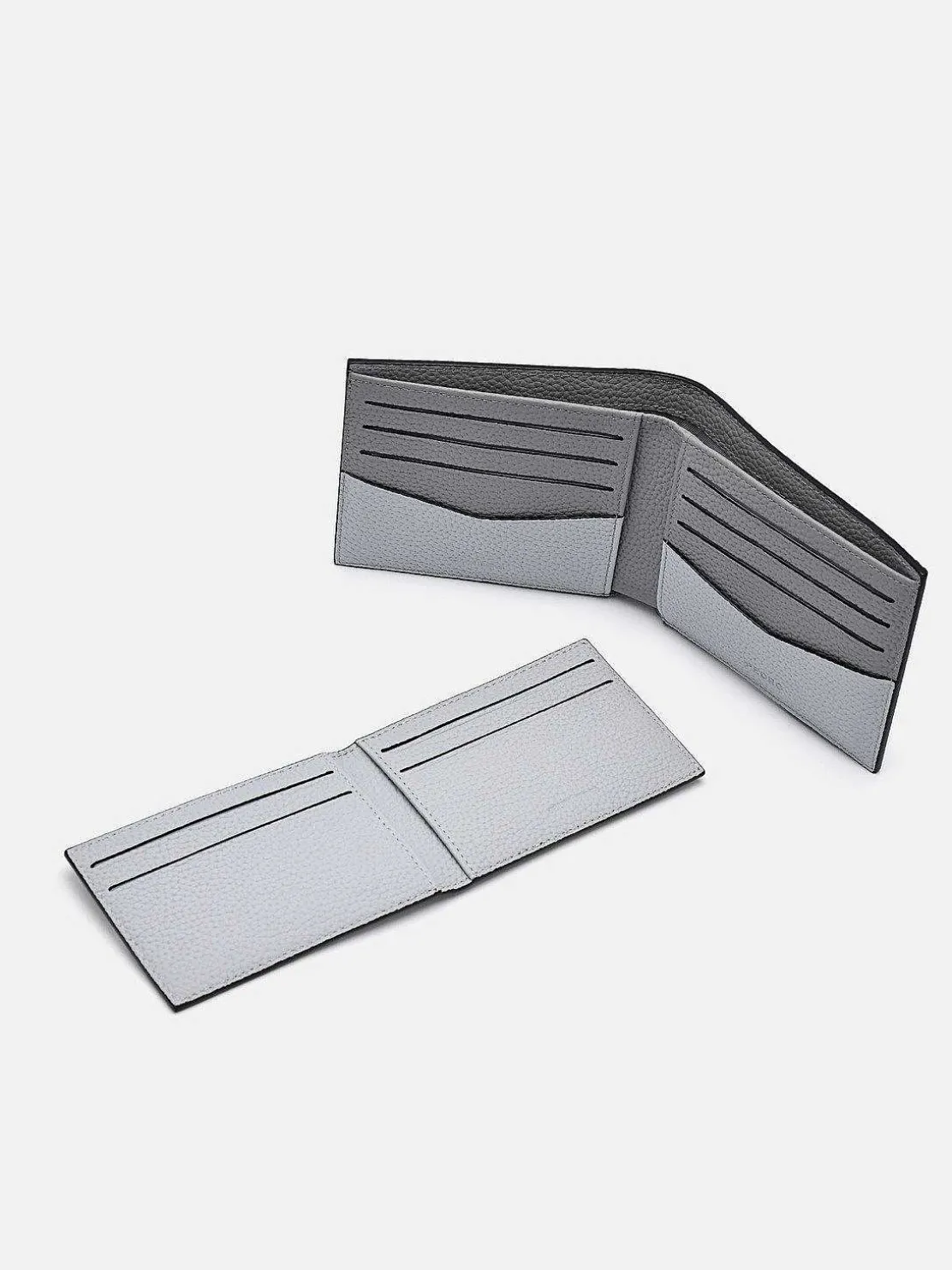 embossed_leather_bifold_w_0-2.webp Embossed Leather Bi-Fold Wallet With Insert<PEDRO Best