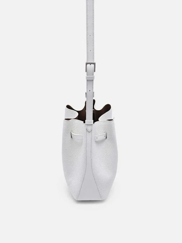 helix_leather_bucket_bag_0.webp Helix Leather Bucket Bag<PEDRO Store