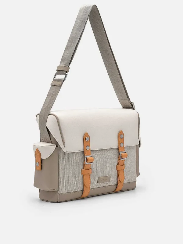 jones_messenger_bag_2-1.webp Jones Messenger Bag<PEDRO Fashion