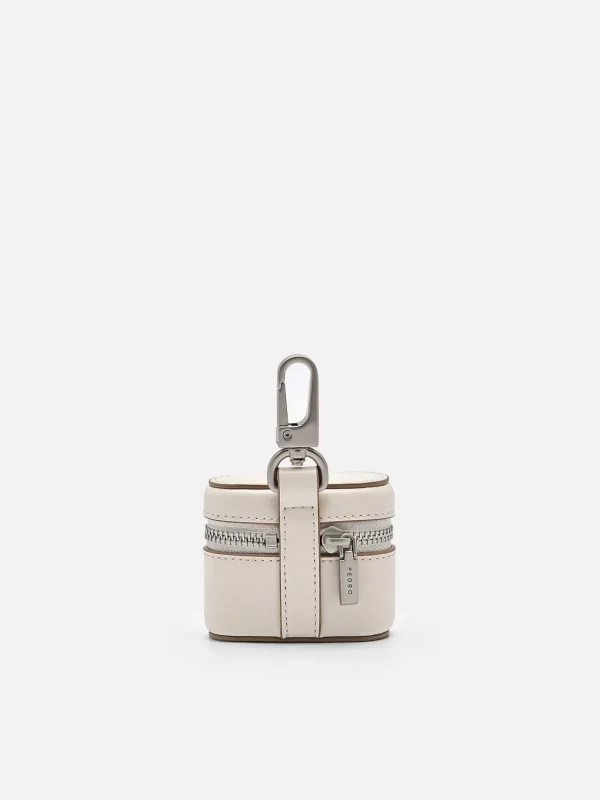 leather_airpod_case_1.webp Leather Airpod Case<PEDRO Fashion