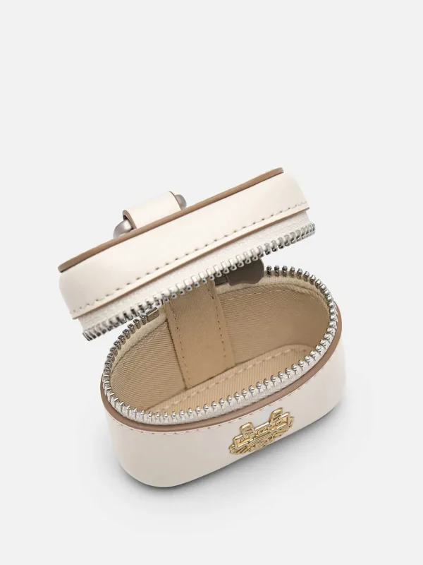 leather_airpod_case_3.webp Leather Airpod Case<PEDRO Fashion