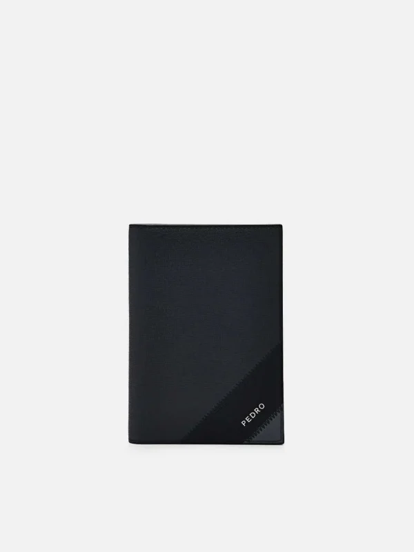 leather_bifold_passport_h_0-1.webp Leather Bi-Fold Passport Holder<PEDRO Clearance