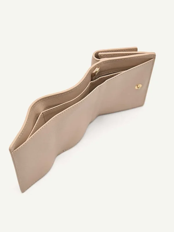 leather_trifold_wallet_1.webp Leather Tri-Fold Wallet<PEDRO Best