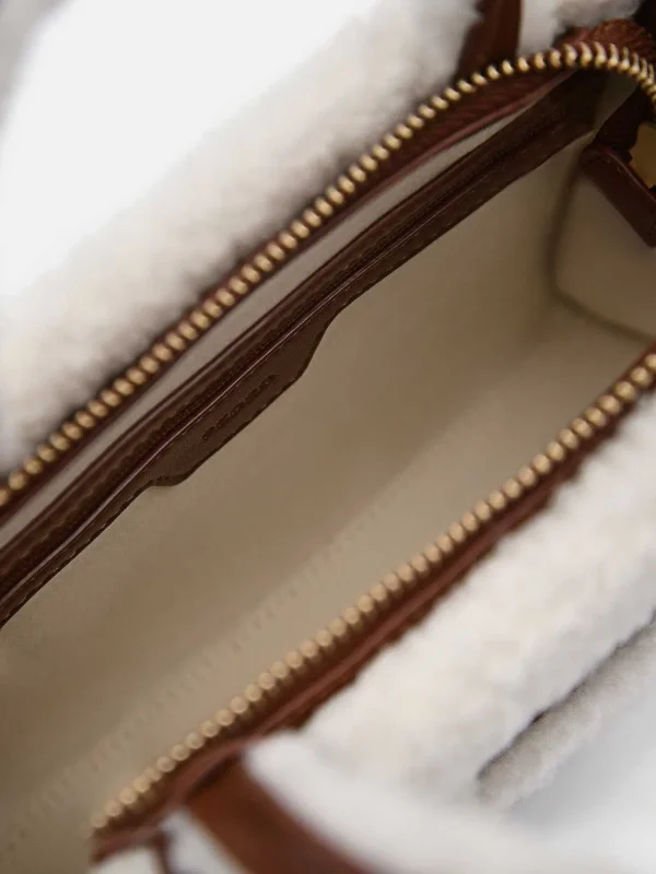 mini_quilted_faux_fur_han_1.webp Mini Quilted Faux Fur Handbag<PEDRO Shop