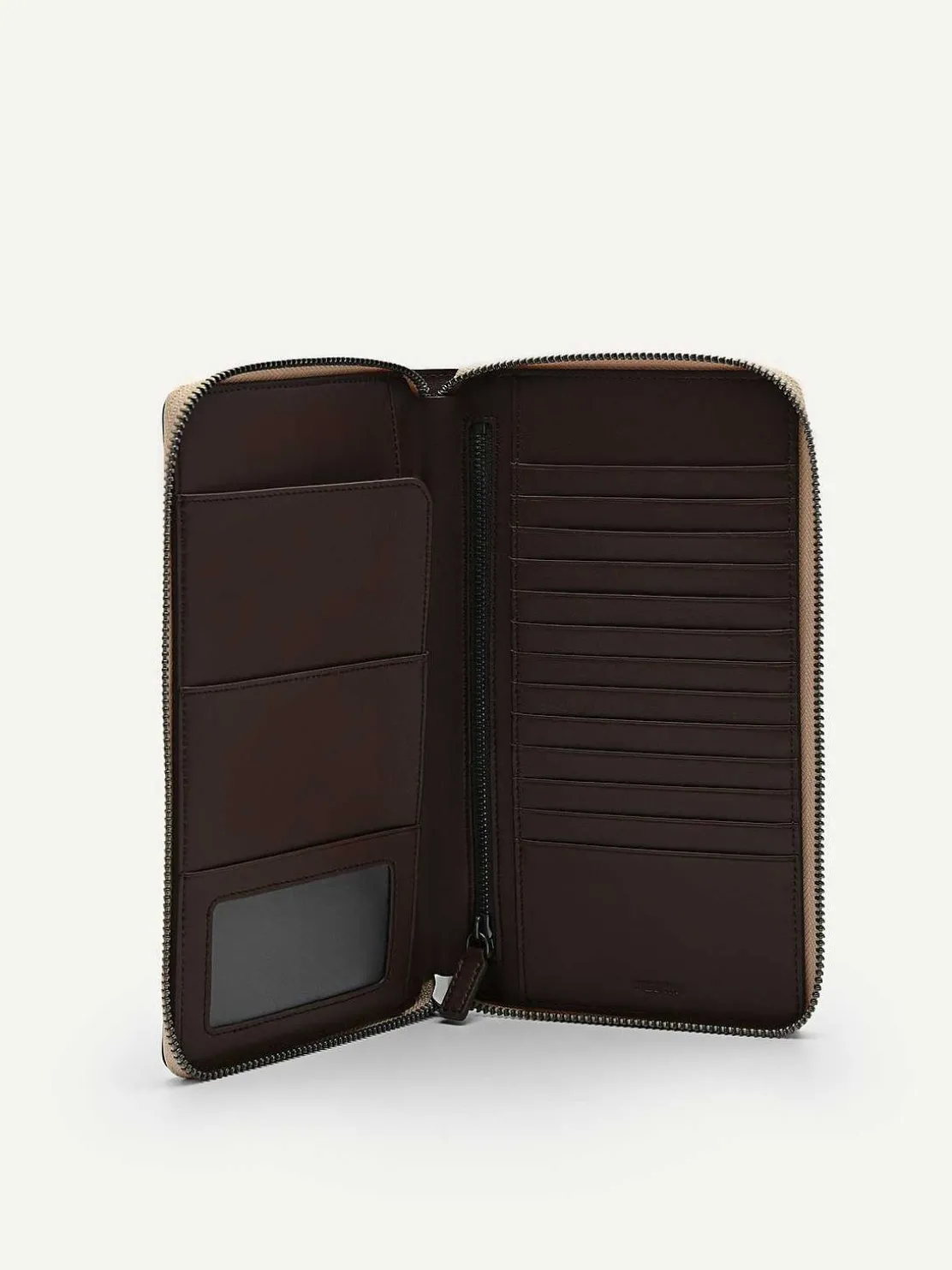 Oliver Leather Travel Organiser<PEDRO Clearance