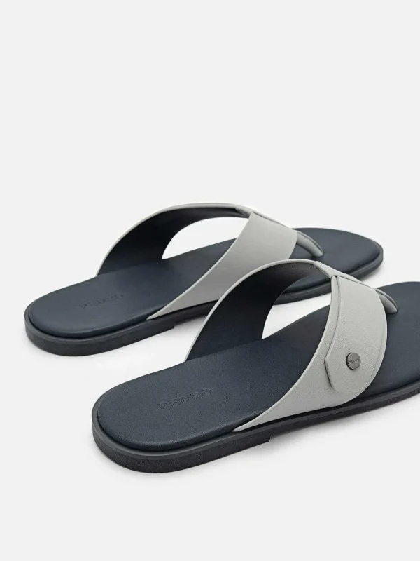 oliver_thong_sandals_4.webp Oliver Thong Sandals<PEDRO Fashion