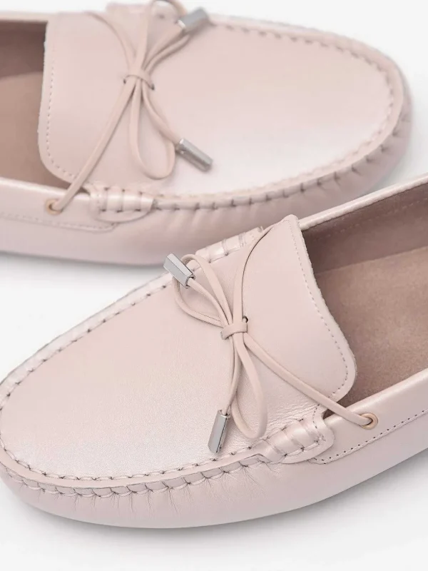 pearlized_calf_leather_bo_1.webp Pearlized Calf Leather Bow Driving Shoes<PEDRO Shop