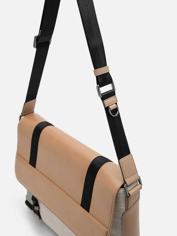 rigby_messenger_bag_6.webp Rigby Messenger Bag<PEDRO Outlet